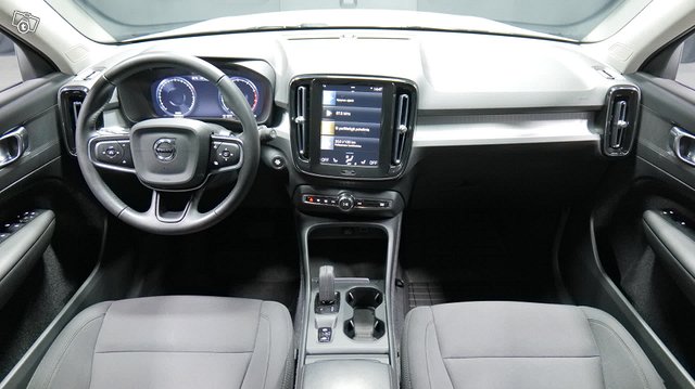 Volvo XC40 10