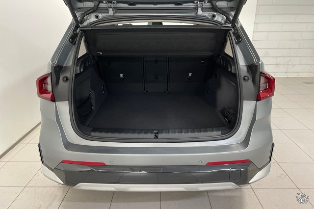 BMW IX1 14