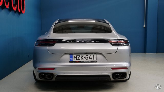 Porsche PANAMERA 4