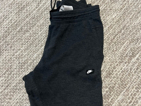 Nike collarit, Vaatteet ja kengät, Kuopio, Tori.fi Nike collarit, Vaatteet ja kengät, Kuopio, Tori.fi