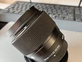 Sigma 56mm f1.4 MFT, Objektiivit, Kamerat ja valokuvaus, Helsinki, Tori.fi Sigma 56mm f1.4 MFT, Objektiivit, Kamerat ja valokuvaus, Helsinki, Tori.fi