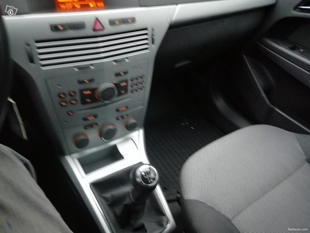 Opel Astra 8