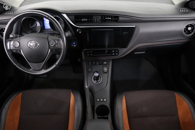 Toyota Auris 11