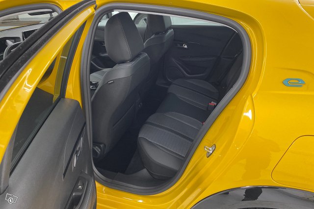 Peugeot E-208 10