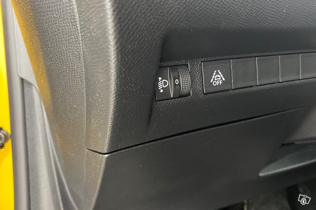 Peugeot E-208 17