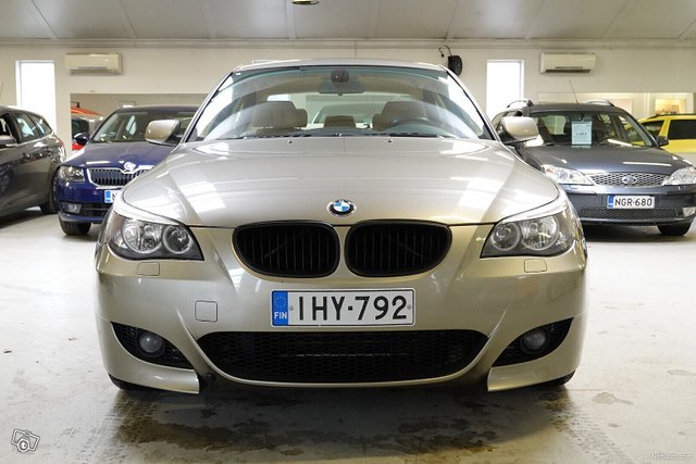 BMW 525 8