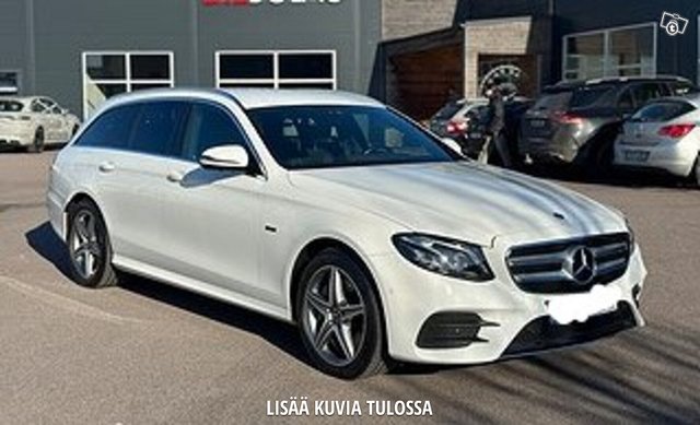 MERCEDES-BENZ E