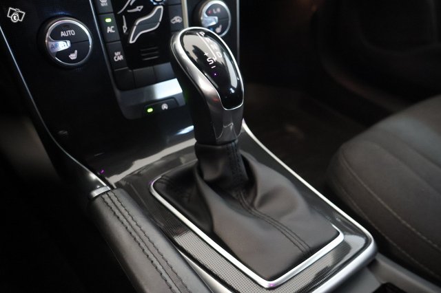 Volvo V40 23