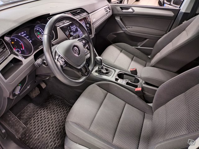 Volkswagen, VW TOURAN 8