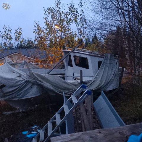 Fiskari takahytällinen 7hengenkeskimoottorivene, kuva 1