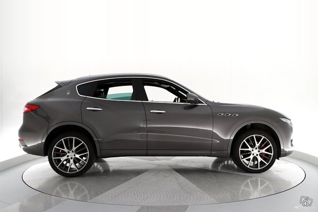 Maserati Levante 3