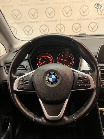BMW 218 7