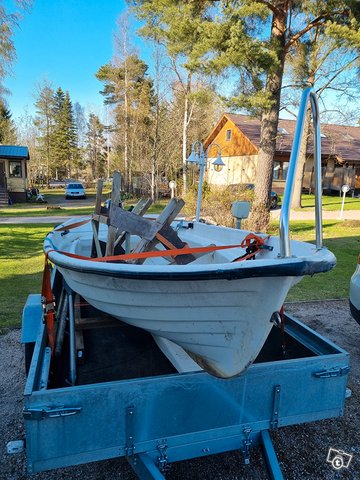 Soutuvene tasaperä moottorilla Näsi 420 MS, kuva 1