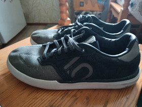 Adidas stelth flättikengät 43 1/3, Pyörätarvikkeet ja kypärät, Polkupyörät ja pyöräily, Kannus, Tori.fi Adidas stelth flättikengät 43 1/3, Pyörätarvikkeet ja kypärät, Polkupyörät ja pyöräily, Kannus, Tori.fi