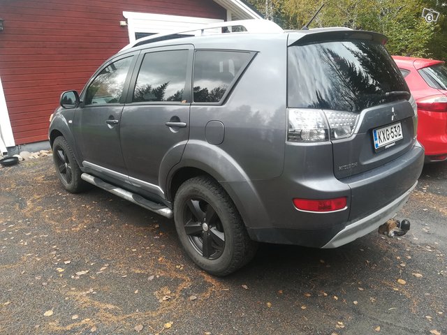 Mitsubishi Outlander 4