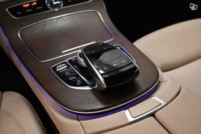 Mercedes-Benz E 25
