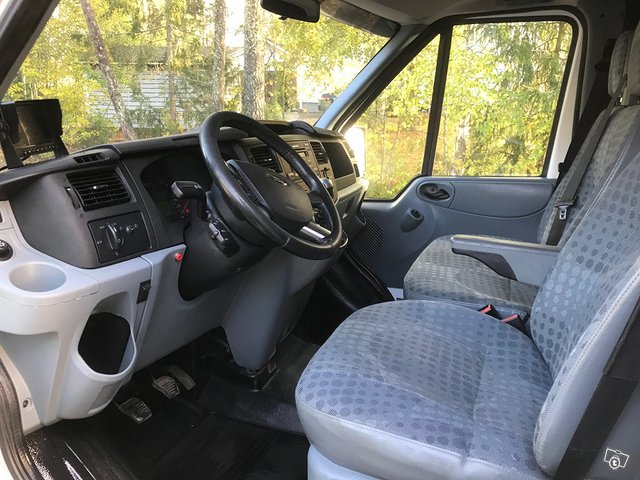 Ford Transit 8