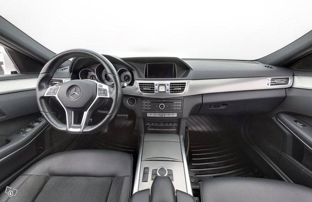 MERCEDES-BENZ E 3