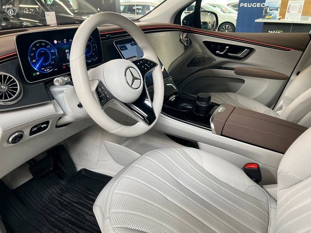 Mercedes-Benz EQS 8