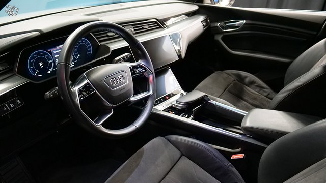 Audi E-TRON 5