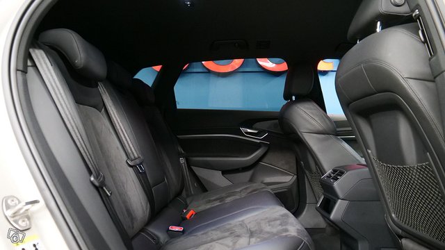 Audi E-TRON 16