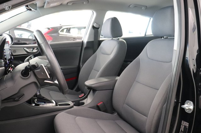 Hyundai IONIQ PLUG-IN 8