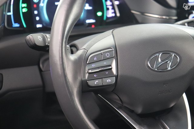Hyundai IONIQ PLUG-IN 11
