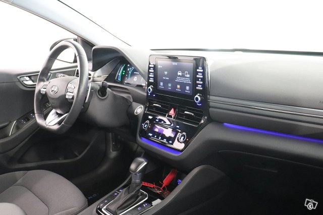 Hyundai IONIQ PLUG-IN 16