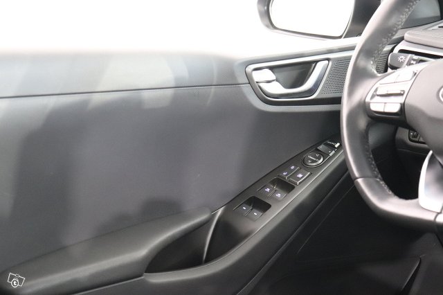 Hyundai IONIQ PLUG-IN 19