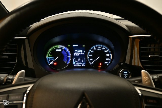 Mitsubishi Outlander PHEV 19