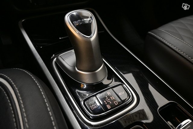 Mitsubishi Outlander PHEV 21