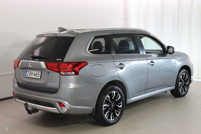 Mitsubishi Outlander PHEV 3