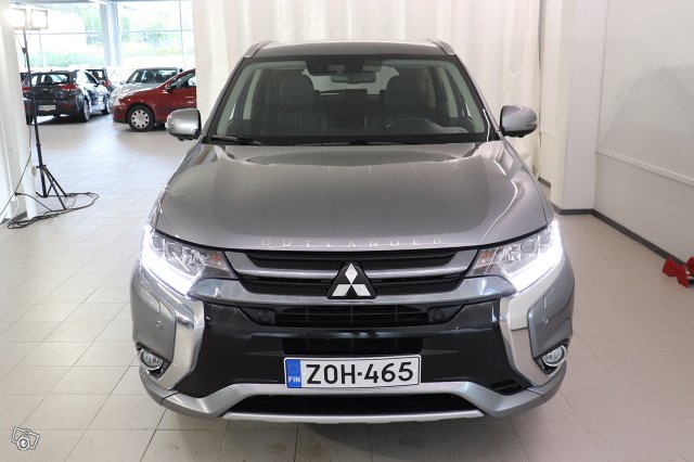 Mitsubishi Outlander PHEV 7