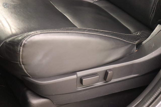 Mitsubishi Outlander PHEV 10