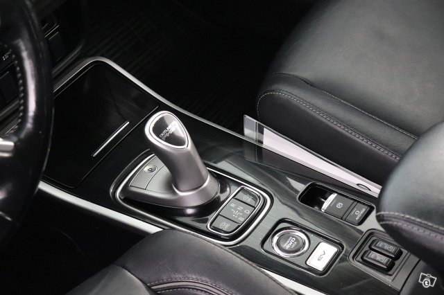 Mitsubishi Outlander PHEV 16
