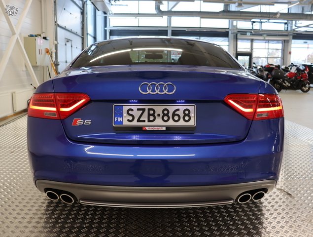 Audi S5 4