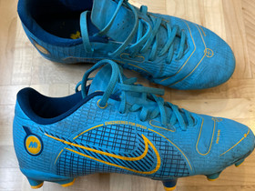 Nike nappikset, Jalkapallo, Urheilu ja ulkoilu, Pori, Tori.fi Nike nappikset, Jalkapallo, Urheilu ja ulkoilu, Pori, Tori.fi