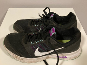 Nike lenkkitossut, Juoksu ja lenkkeily, Urheilu ja ulkoilu, Kouvola, Tori.fi Nike lenkkitossut, Juoksu ja lenkkeily, Urheilu ja ulkoilu, Kouvola, Tori.fi