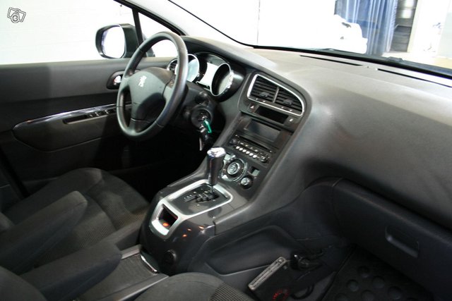 Peugeot 5008 12