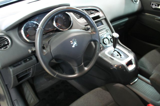 Peugeot 5008 13