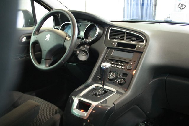 Peugeot 5008 17