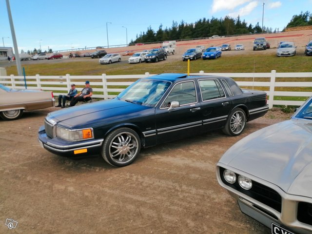 Hääauto Lincoln Town Car, kuva 1