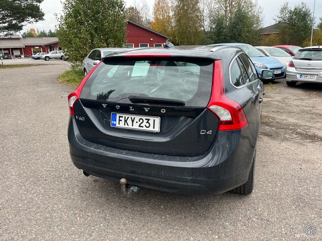 Volvo V60 4