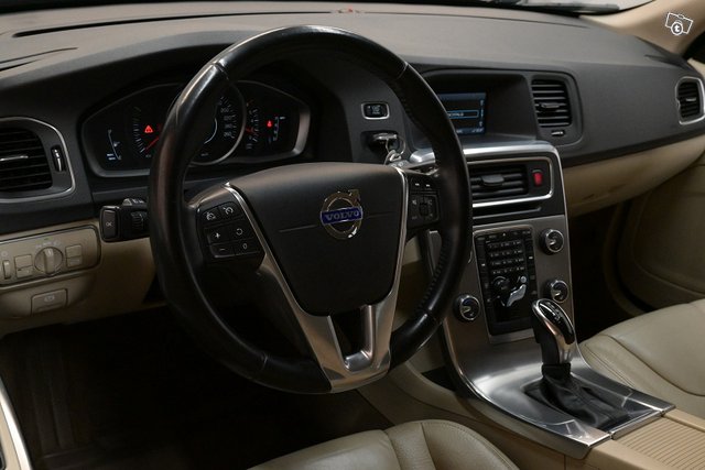 Volvo V60 14