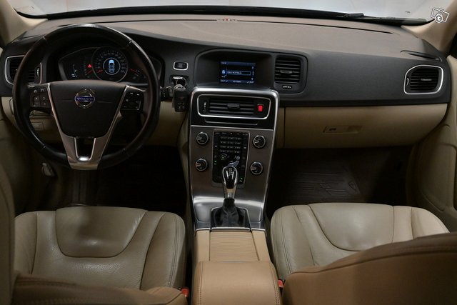 Volvo V60 16