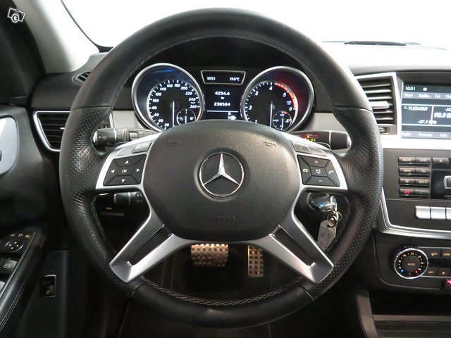 Mercedes-Benz ML 10