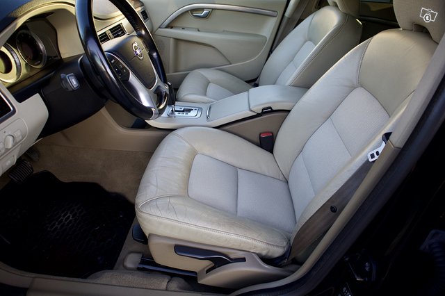 Volvo V70 9