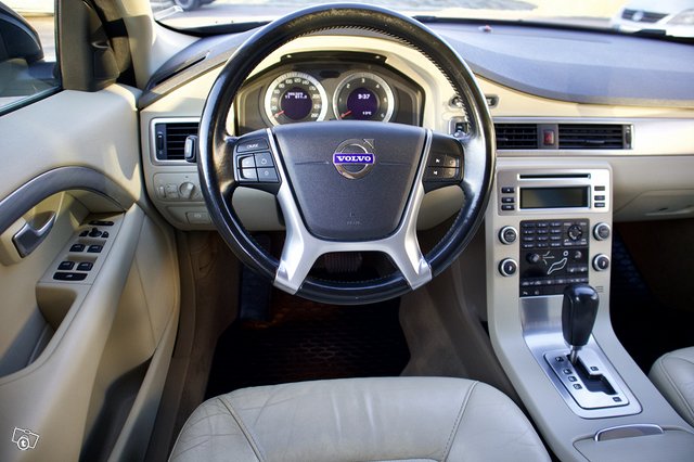 Volvo V70 11