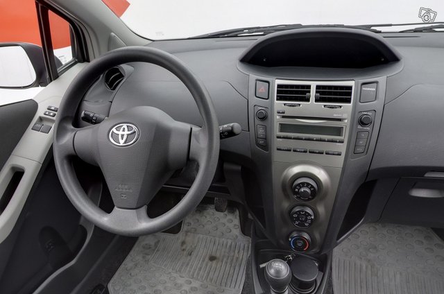 Toyota Yaris 10