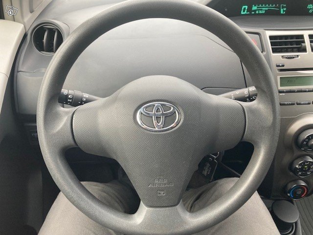 Toyota Yaris 11